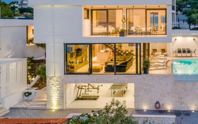 Luxury Villa Vitae With Heated Infinity Pool, 8 Sleeps