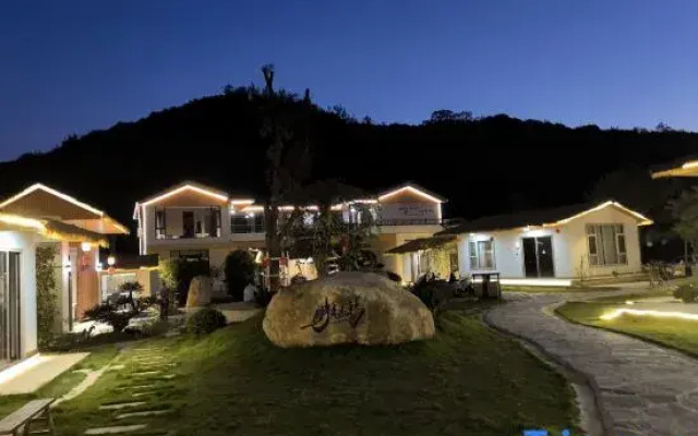 Story and His Courtyard Aesthetic Homestay (South Gate of Donglin Temple Pure Land Garden Branch)
