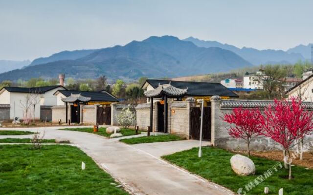 Scenery Retreats (Qinling Mount Taibai Hot Spring Retreat)