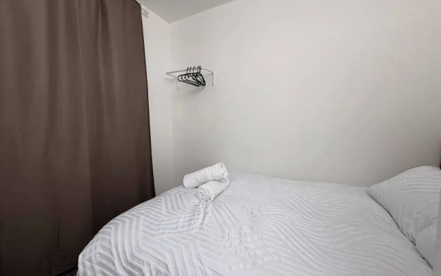 Urban Calm Spacious 3-bed Home With Free Parking