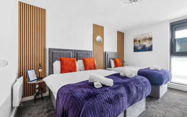 Bullring Lux Suite- Netflix-free Parking-sleeps 6