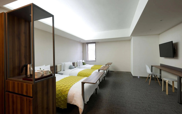Metro Hotel