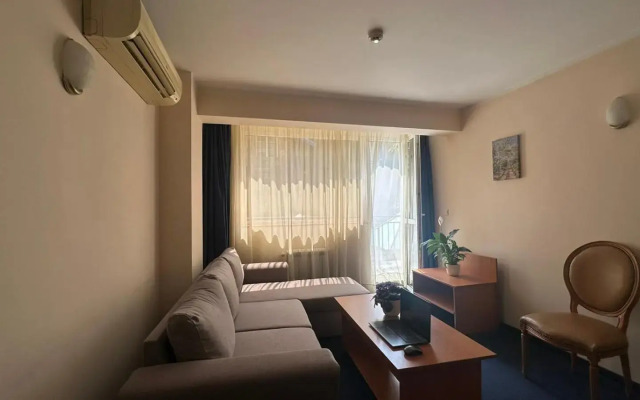 Central Plaza Hotel