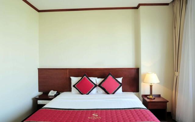 Sunny Hotel 2