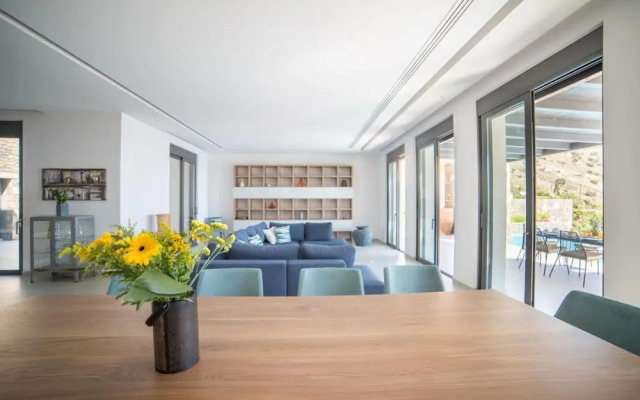 Sea View 6 Bedroom Villa With a Heated Pool