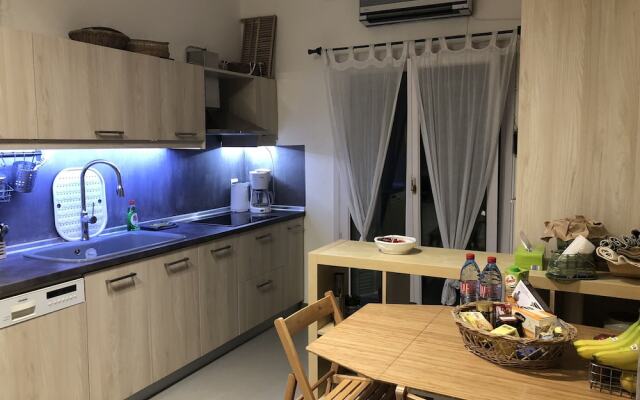 Luxury Apartment Sea View Garden Parking