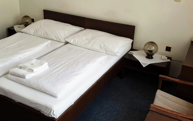 Hotel Ostaš