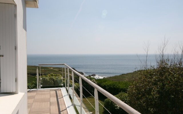 Modern Villa in Clohars-Carnoët with Private Swimming Pool