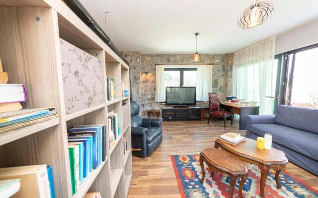 Eclectic Studio Apartment Near Sea in Bodrum