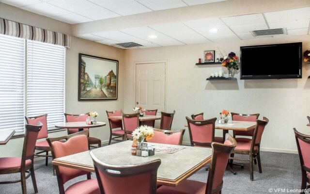 Clarion Hotel Buffalo Airport