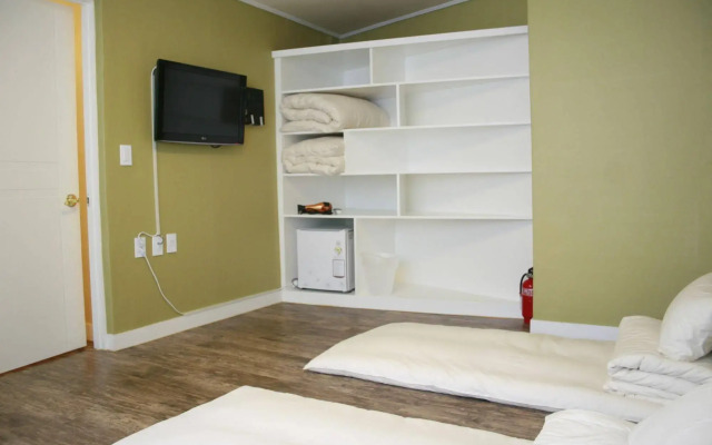 Crib 49 Guesthouse Seoul