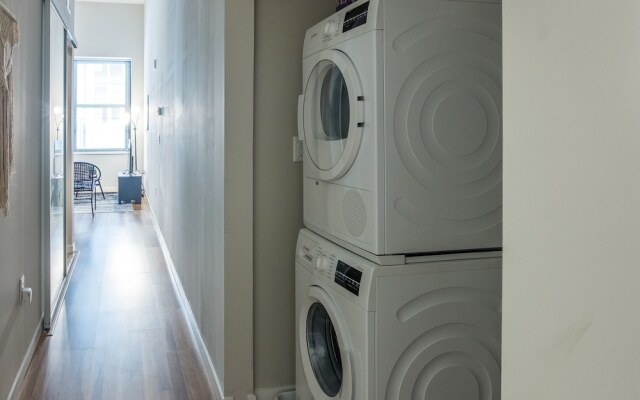 1 BR & 2 BR Apt in Central Business District by Frontdesk