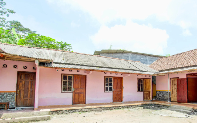 Hotel O Pondok Wisata Sekar KemuningNearWonogondang Camp ( Bumi Perkemahan Wonogondang )