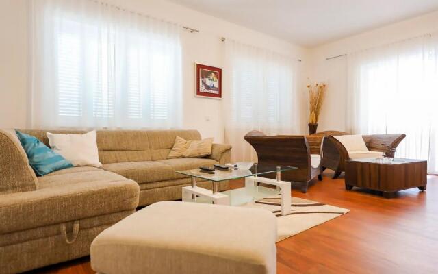 Ante - 30 m from beach - H(6+2)