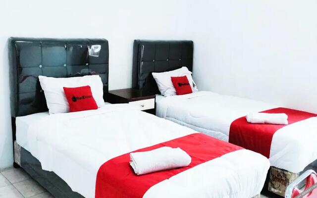 RedDoorz Syariah near Transmart Tegal
