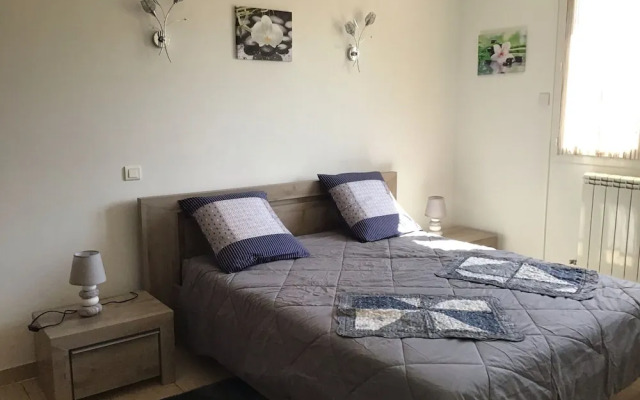 Cozy Villa in Saint-laurent-la-vernede