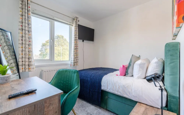Newly Renovated 2-Bed Home in Newport