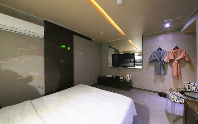 IMT 1 Hotel Wolgot
