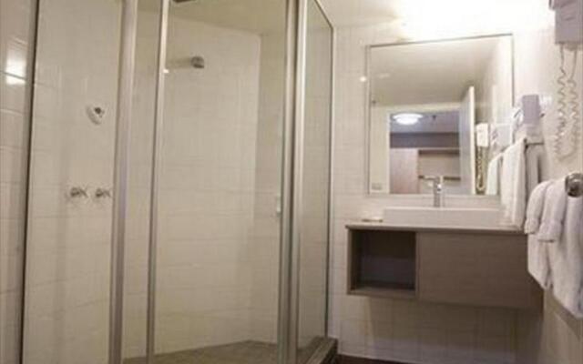 ibis Melbourne Hotel and Apartments