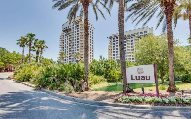 Luau II 6832