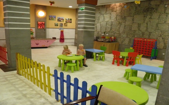 LIVVO Lago Taurito Hotel & Aquapark