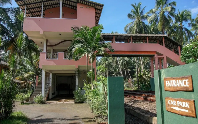 OYO 246 Roy Villa Beach Hotel