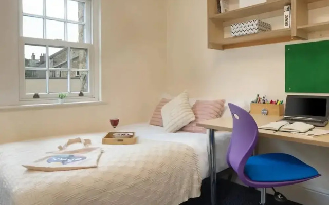 Student Only Cable Street