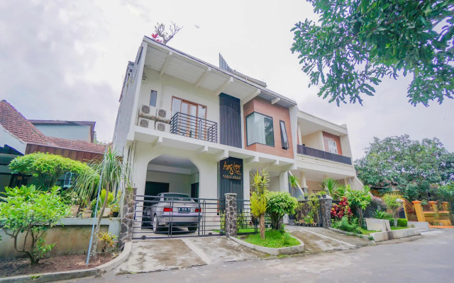 OYO 90319 Angler Guest House Malang