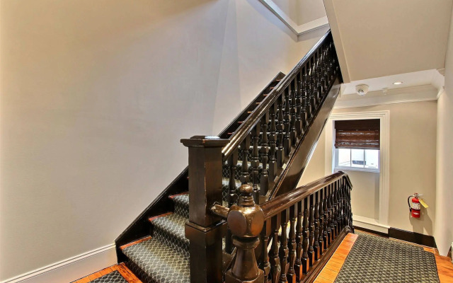 The Suites at Bay