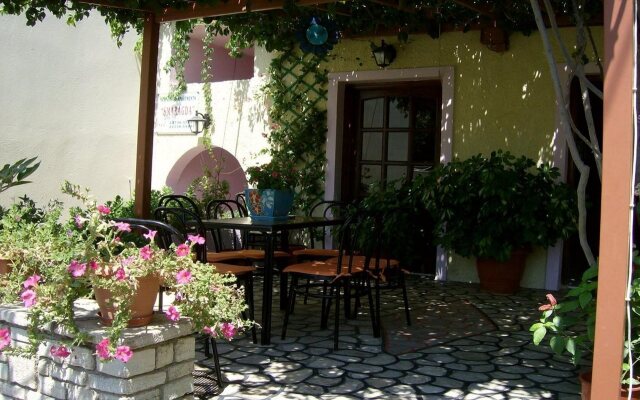 Smaragda Hotel
