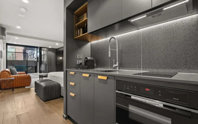 Convenient Braddon Studio With Parking