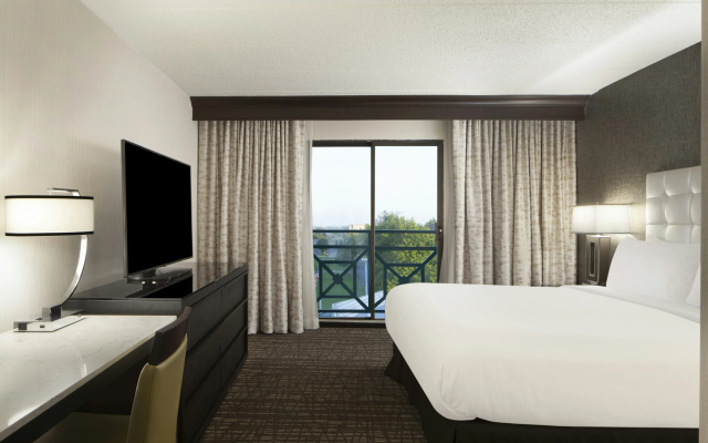 Embassy Suites by Hilton Philadelphia Airport