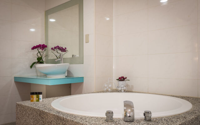 Sparkle Hotel Taipei Bridge