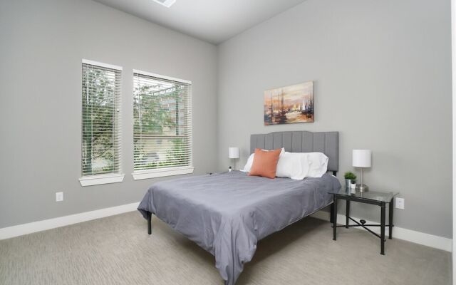 1 BR and 2 BR near Downtown by Frontdesk