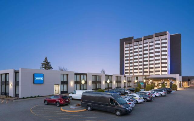 Travelodge by Wyndham Hotel & Convention Centre Quebec City