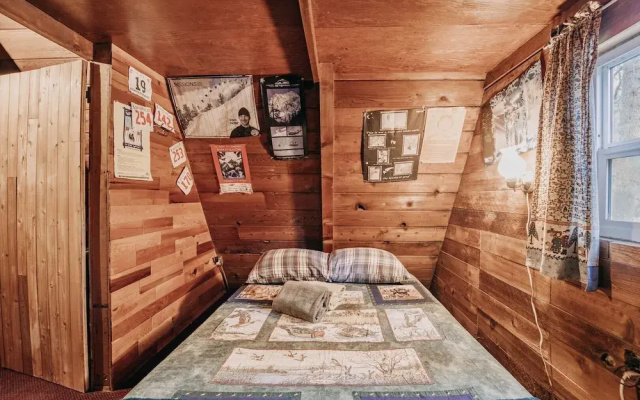 54sl - Hot Tub - Pets OK - Sleeps 4
