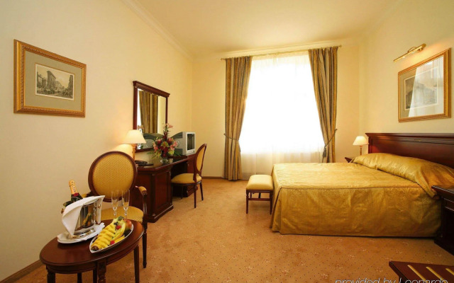 Savoy Westend Hotel