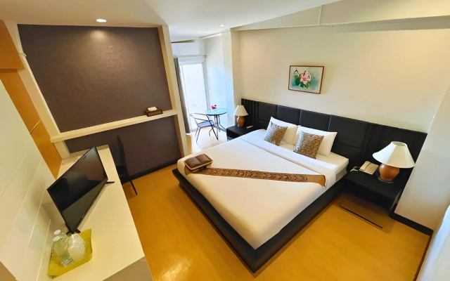 Charoenchit House