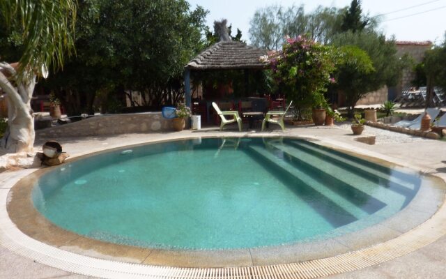 Double Bedroom and Spacious Garden With Swimming Pool