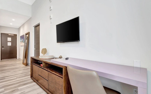 Hollywood's Beachside Condos