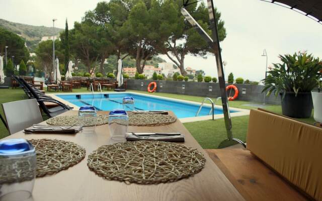 Logis Hotel Canyelles Playa