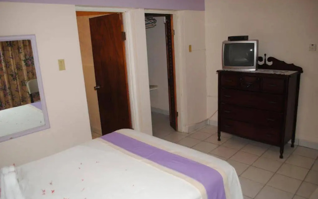 Palm Bay Guest House & Restaurant