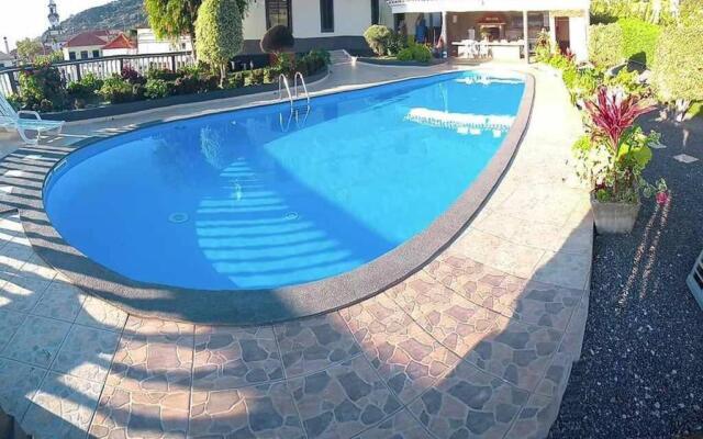 Arcos Grand Suites with pool