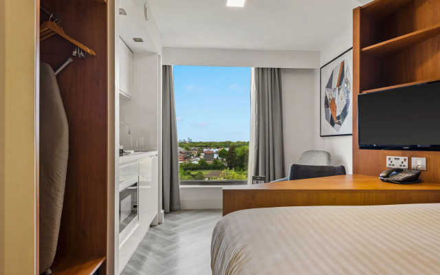 Roomzzz London Stratford