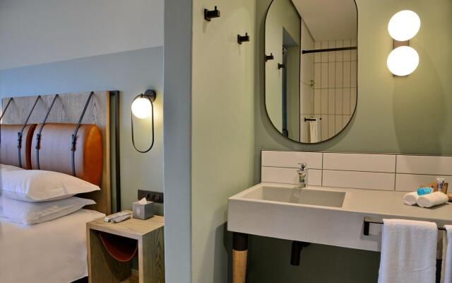 Courtyard Hotel Waterfall City