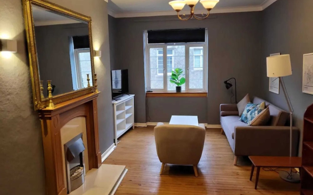 Cosy 2 Bedroom Flat in Craigleith