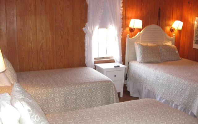 Granny's Beach House - 6 Br Home