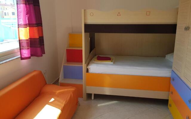 M&I Beach Apartment with Sea View