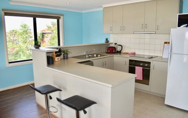 3 Bedroom Getaway in Trendy Thornbury