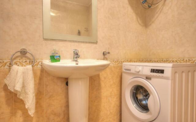 Large 3 bedrooms steps away from Balluta Bay BCAM2-1